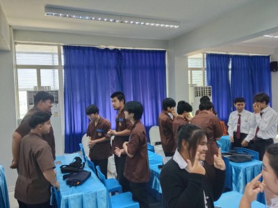 LINE_ALBUM_English 69_260925_37.jpg