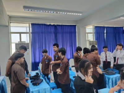 LINE_ALBUM_English 69_260925_36.jpg